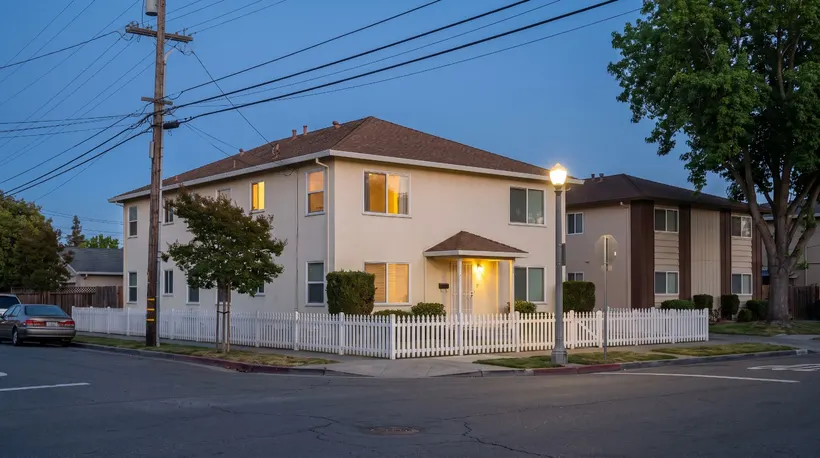 Redwood City%27s Measure E would cap rents on older apartments