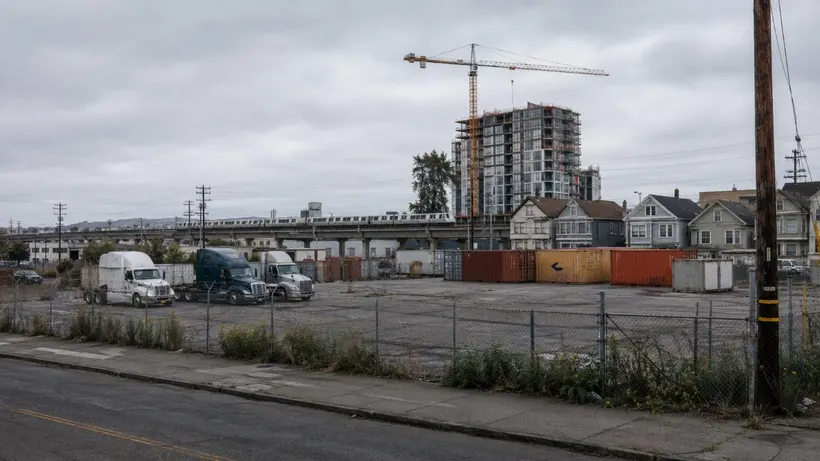 A West Oakland Megaproject Now Wants to Be a Parking Lot